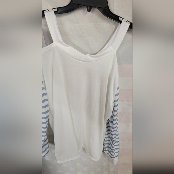 Shoulder Out Blouse Long Striped Sleeve 2XL Heart on Front - Picture 5 of 5